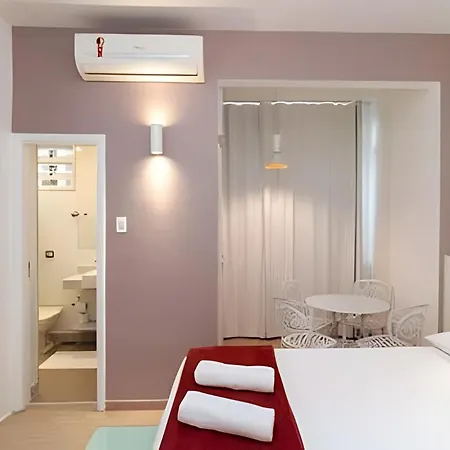 Studio Copacabana c/ Lavanderia - 500m da Praia e Metro-2